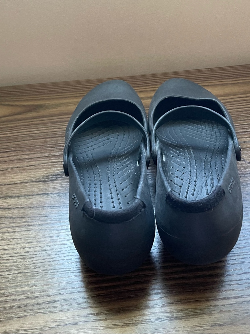 Crocs Flat Shoes Women’s - Picture 3 of 5